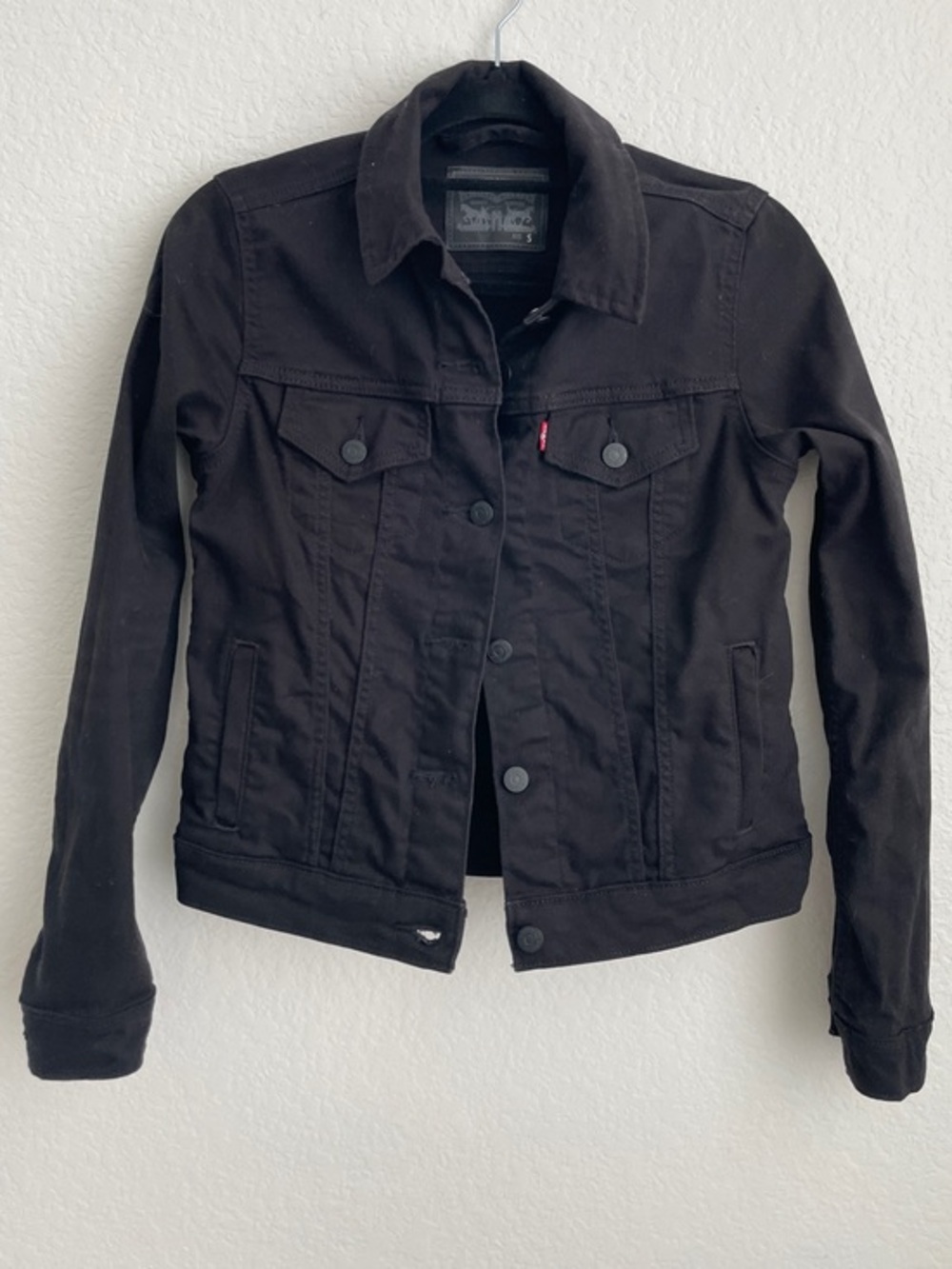 Levi's Women's Black Denim Trucker Jacket with Button Front • Small